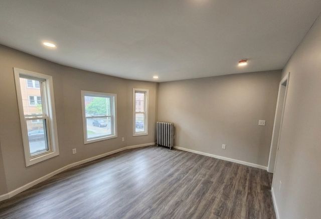 179 Sargeant St, Holyoke, MA 01040
