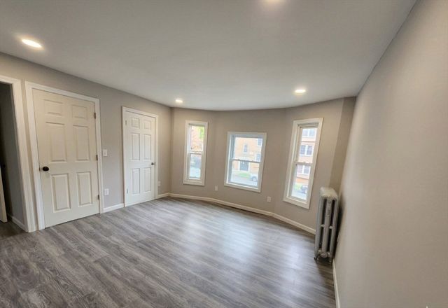 179 Sargeant St, Holyoke, MA 01040