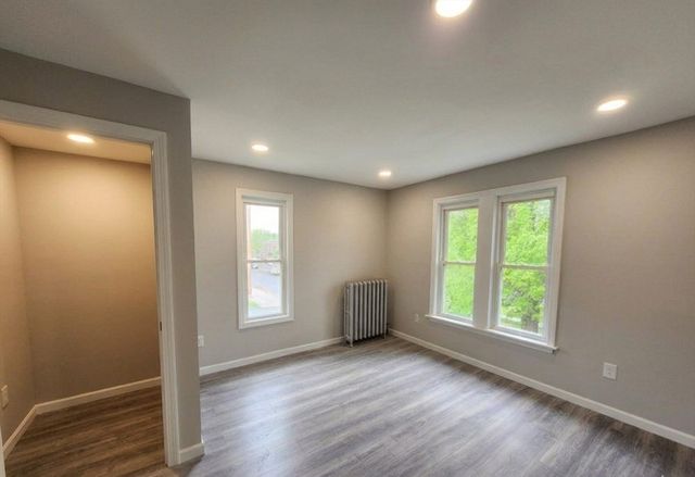 179 Sargeant St, Holyoke, MA 01040