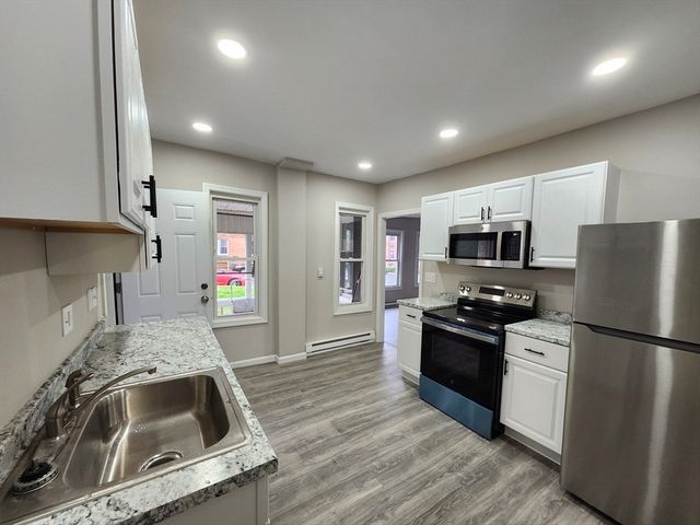 179 Sargeant St, Holyoke, MA 01040