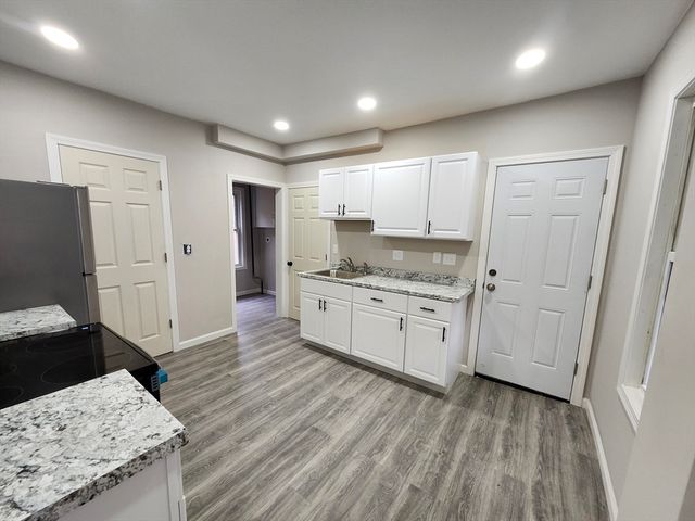 179 Sargeant St, Holyoke, MA 01040