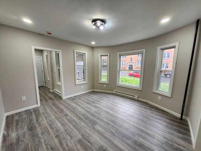 179 Sargeant St, Holyoke, MA 01040