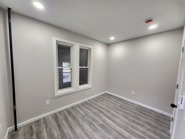 179 Sargeant St, Holyoke, MA 01040