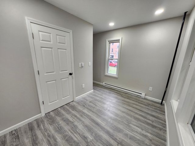 179 Sargeant St, Holyoke, MA 01040