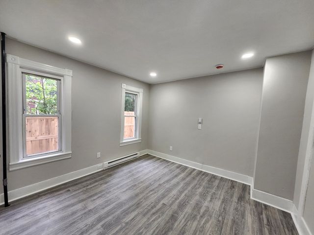 179 Sargeant St, Holyoke, MA 01040