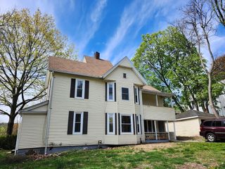 179 Sargeant St, Holyoke, MA 01040