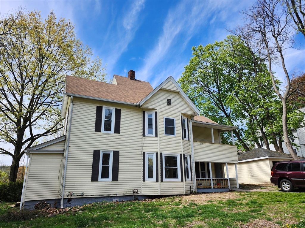 179 Sargeant St, Holyoke, MA 01040