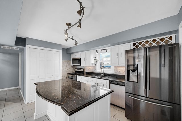 397 W Millport Drive, Valparaiso, IN 46385