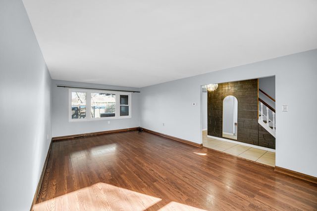 397 W Millport Drive, Valparaiso, IN 46385