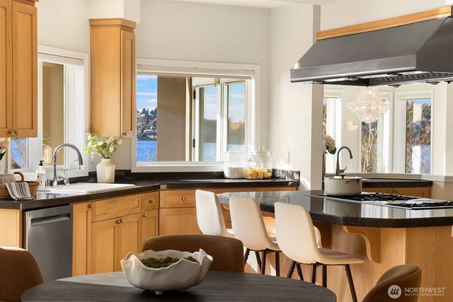 7439 W Mercer Way, Mercer Island, WA 98040