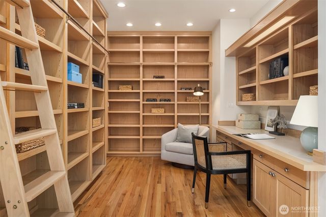 7439 W Mercer Way, Mercer Island, WA 98040