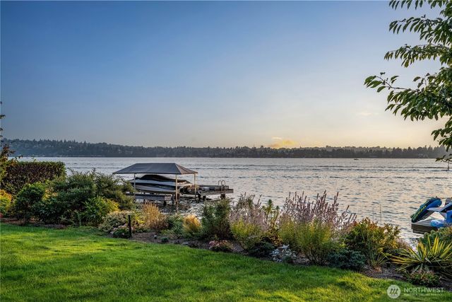 7439 W Mercer Way, Mercer Island, WA 98040