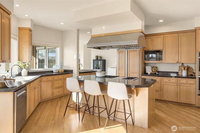 7439 W Mercer Way, Mercer Island, WA 98040