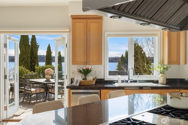 7439 W Mercer Way, Mercer Island, WA 98040