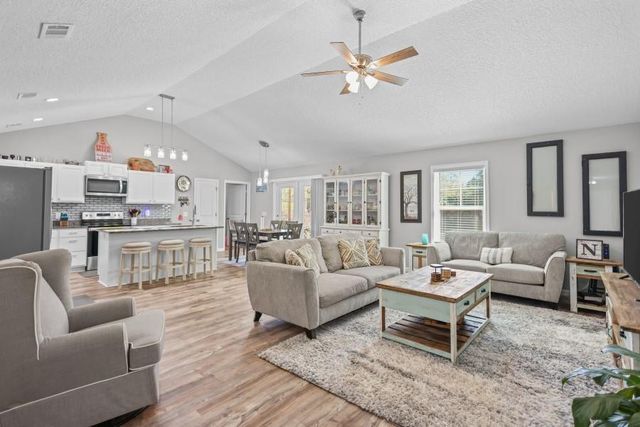 192 Hummingbird Lane, Jesup, GA 31545