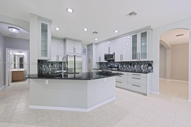 4207 W Whitewater Ave, Weston, FL 33332