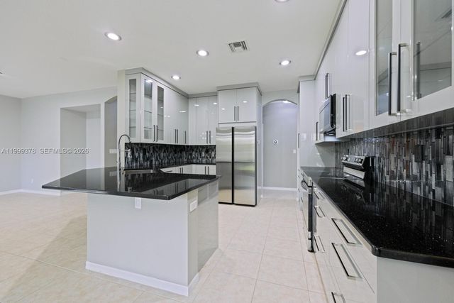 4207 W Whitewater Ave, Weston, FL 33332