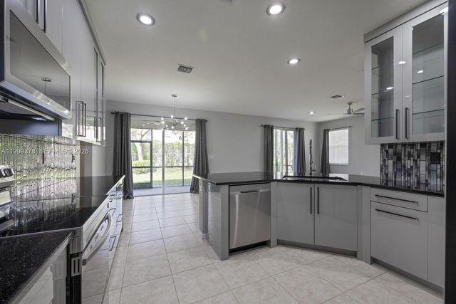 4207 W Whitewater Ave, Weston, FL 33332