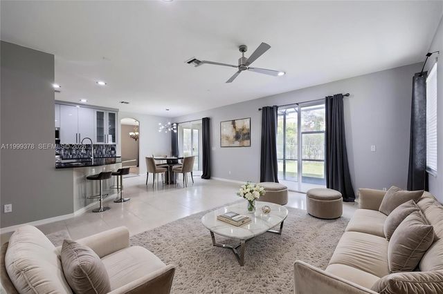 4207 W Whitewater Ave, Weston, FL 33332