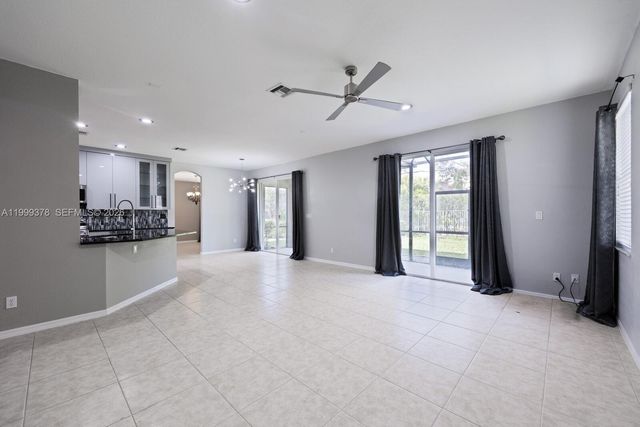 4207 W Whitewater Ave, Weston, FL 33332