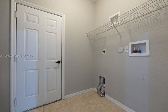 4207 W Whitewater Ave, Weston, FL 33332