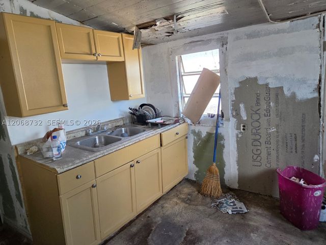 3168 NW 66th St, Miami, FL 33147