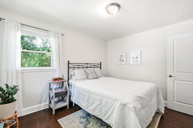 404 Valley Drive, Bristol, VA 24201
