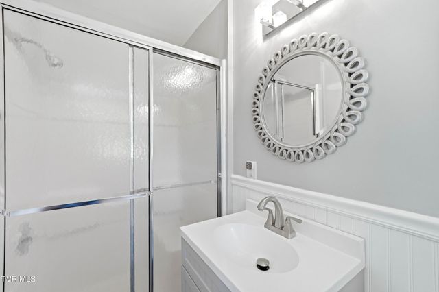 404 Valley Drive, Bristol, VA 24201