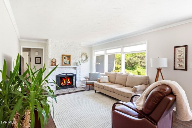 404 Valley Drive, Bristol, VA 24201