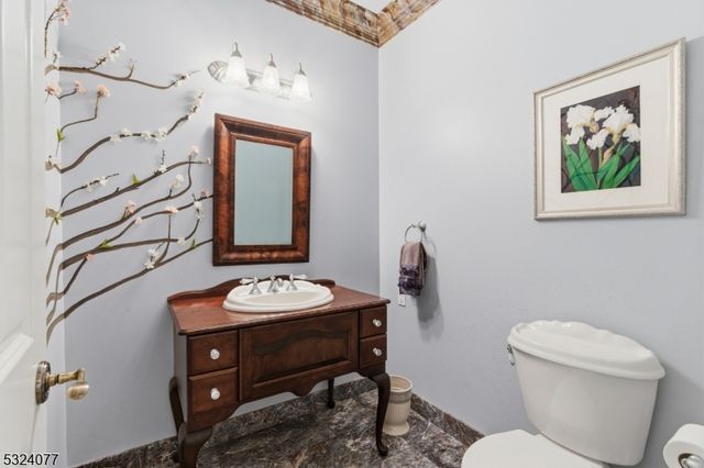 4 Deer Trail Rd, Kinnelon Boro, NJ 07405