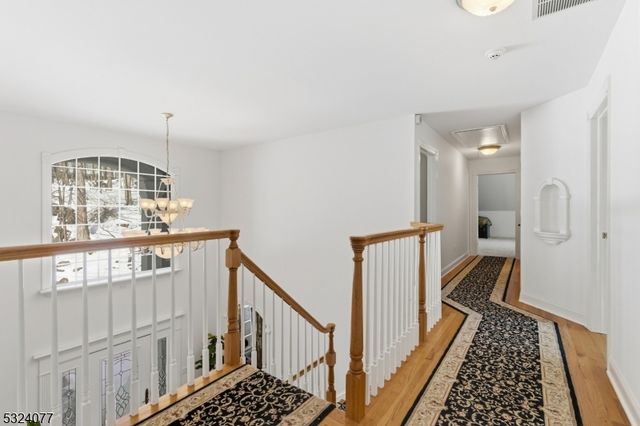 4 Deer Trail Rd, Kinnelon Boro, NJ 07405