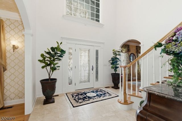 4 Deer Trail Rd, Kinnelon Boro, NJ 07405