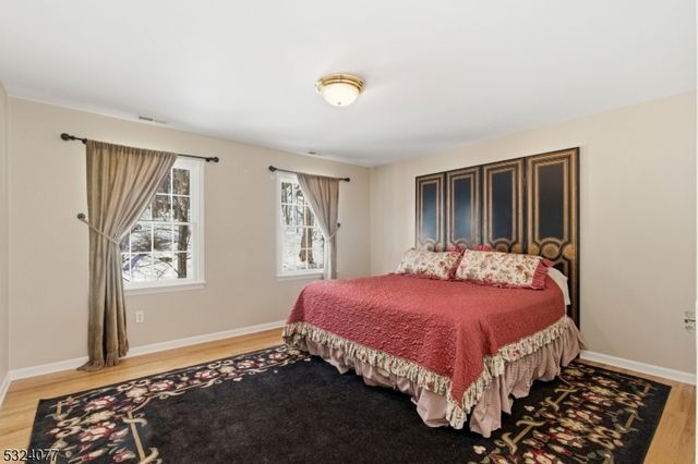 4 Deer Trail Rd, Kinnelon Boro, NJ 07405