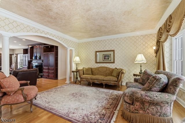 4 Deer Trail Rd, Kinnelon Boro, NJ 07405