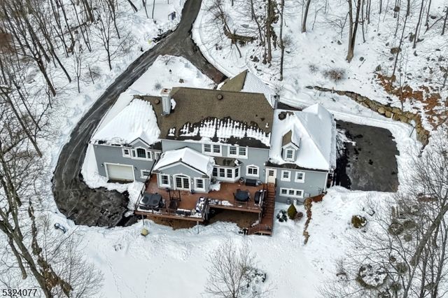 4 Deer Trail Rd, Kinnelon Boro, NJ 07405