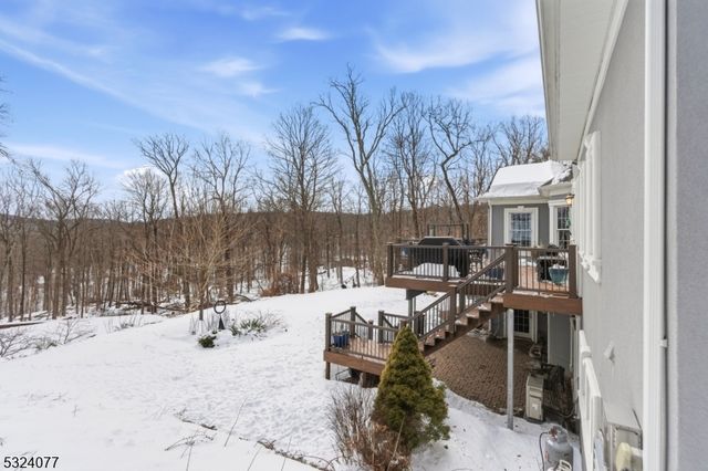 4 Deer Trail Rd, Kinnelon Boro, NJ 07405