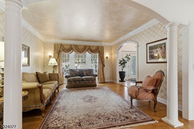 4 Deer Trail Rd, Kinnelon Boro, NJ 07405