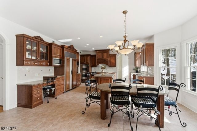 4 Deer Trail Rd, Kinnelon Boro, NJ 07405