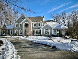 4 Deer Trail Rd, Kinnelon Boro, NJ 07405