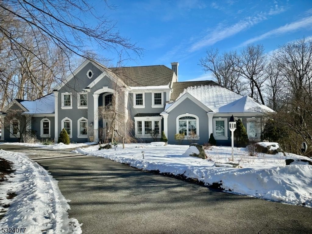 4 Deer Trail Rd, Kinnelon Boro, NJ 07405