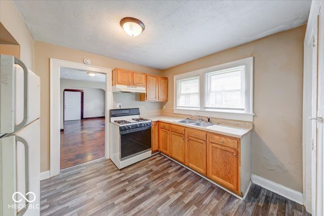 902 N Bosart Avenue, Indianapolis, IN 46201