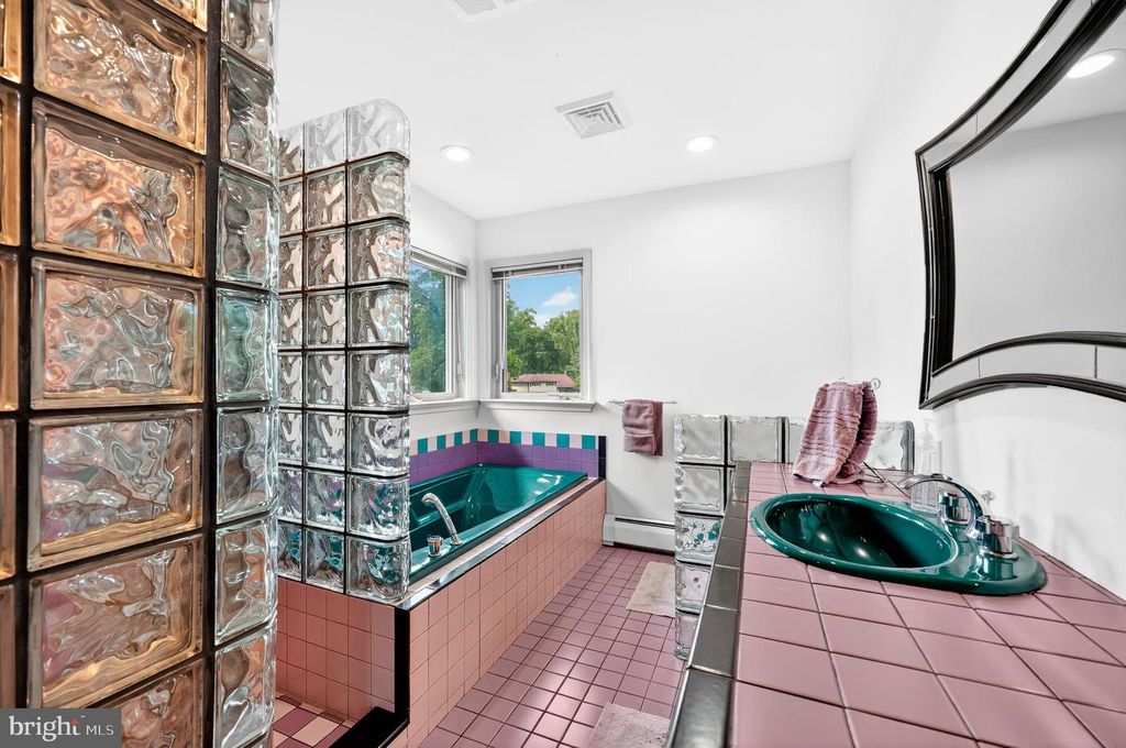 657 PEMBROKE RD, Rydal, PA 19046