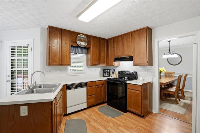 1354 Velvet Creek Glen SW, Marietta, GA 30008