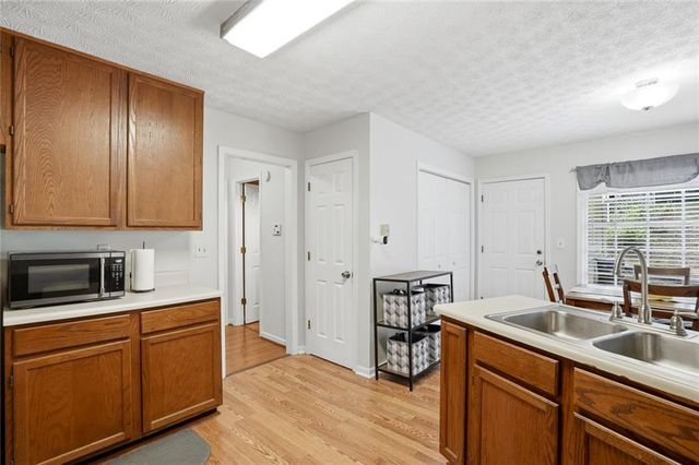 1354 Velvet Creek Glen SW, Marietta, GA 30008