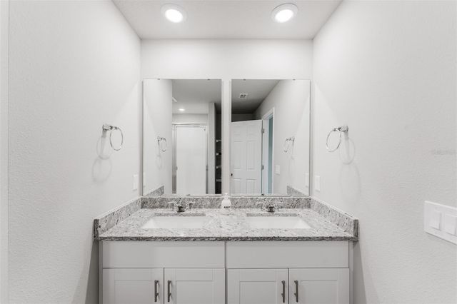 5252 SANDERS OAK TRAIL, St Cloud, FL 34771