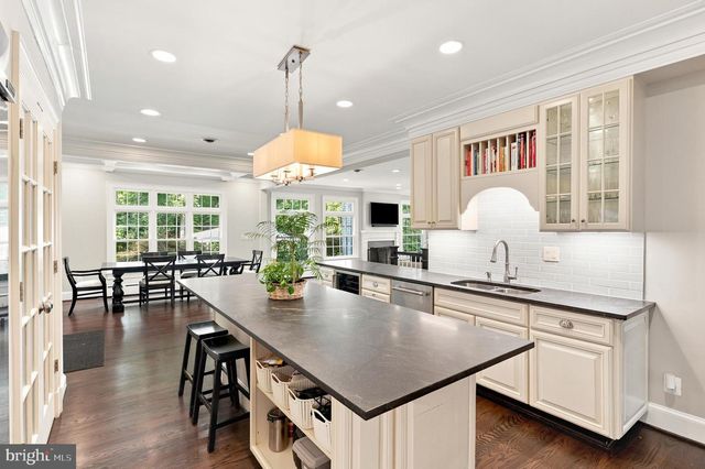 1210 CORBIN CT, Mclean, VA 22101
