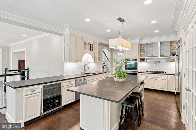 1210 CORBIN CT, Mclean, VA 22101