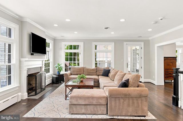 1210 CORBIN CT, Mclean, VA 22101