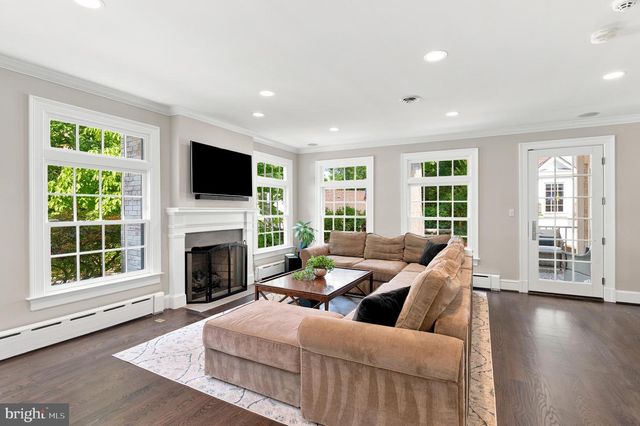 1210 CORBIN CT, Mclean, VA 22101