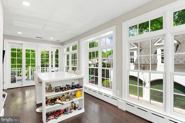 1210 CORBIN CT, Mclean, VA 22101